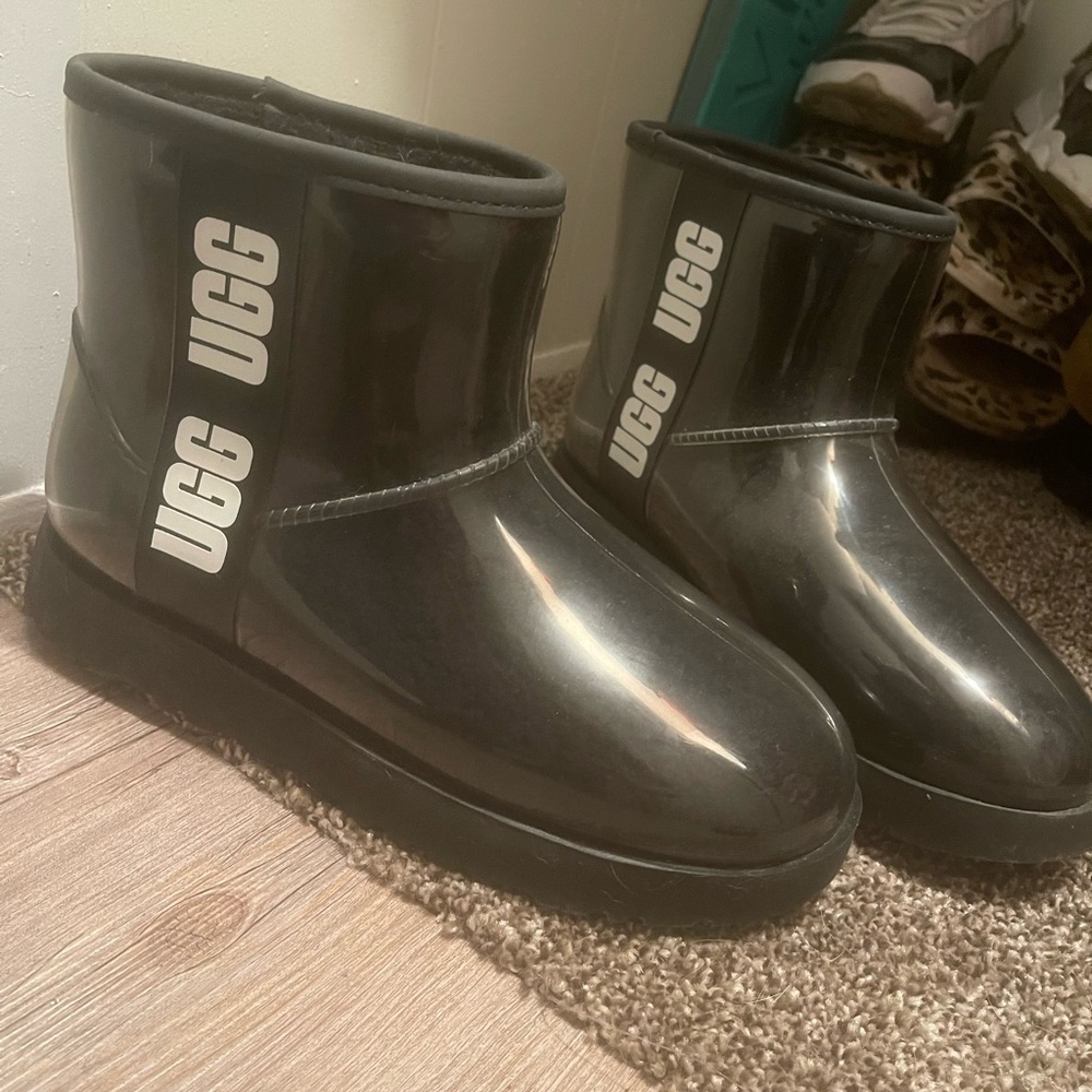 Brand new UGG classic clear boots! Size 7! - Picture 2 of 3